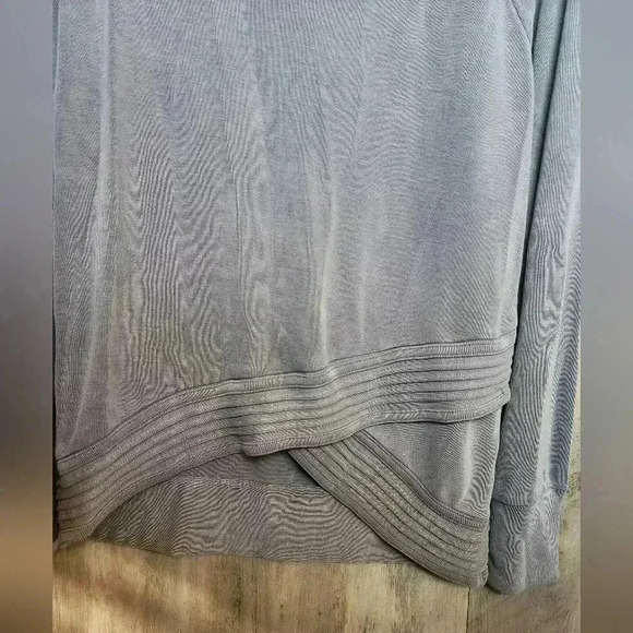Athleta Serenity Criss Cross Pullover Sweatshirt Gray Size Small - Picture 4 of 10